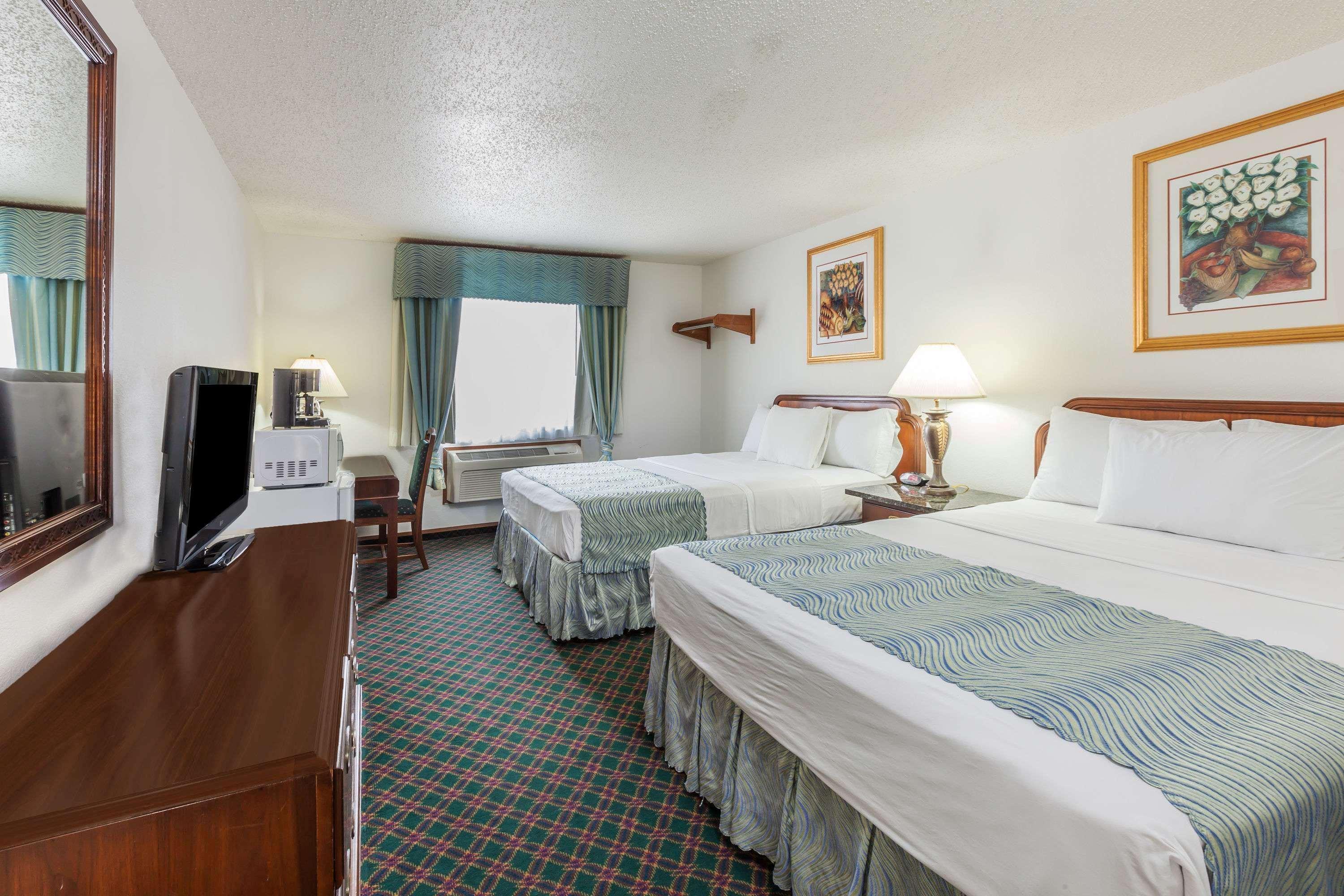 Super 8 By Wyndham Irving Dfw Airport/South Hotel Екстериор снимка