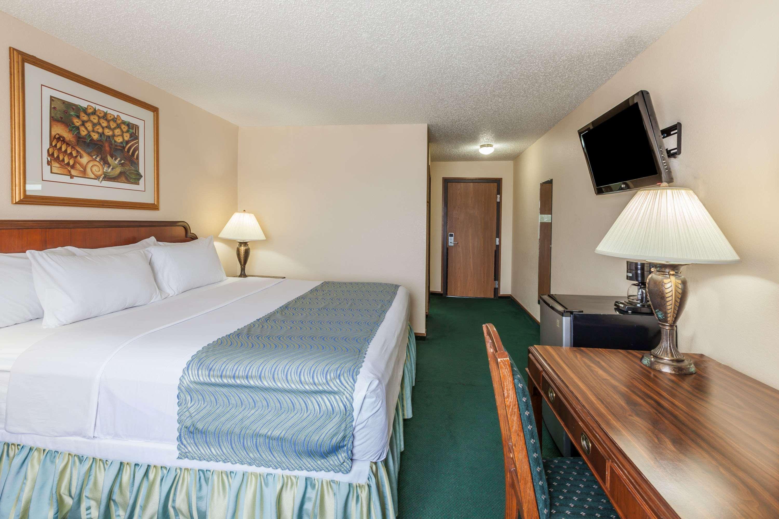 Super 8 By Wyndham Irving Dfw Airport/South Hotel Екстериор снимка