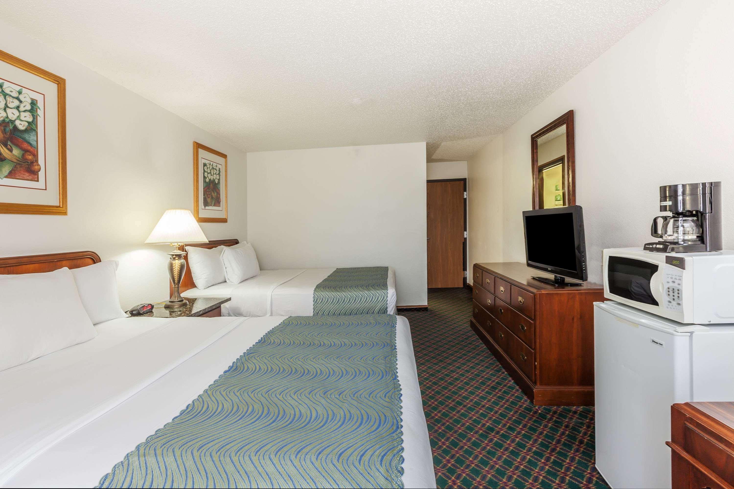 Super 8 By Wyndham Irving Dfw Airport/South Hotel Екстериор снимка
