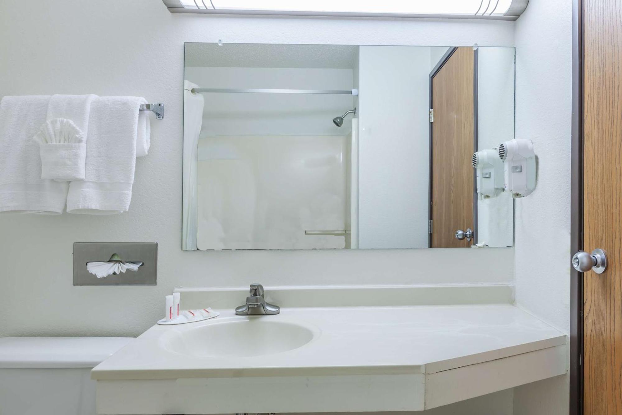 Super 8 By Wyndham Irving Dfw Airport/South Hotel Екстериор снимка