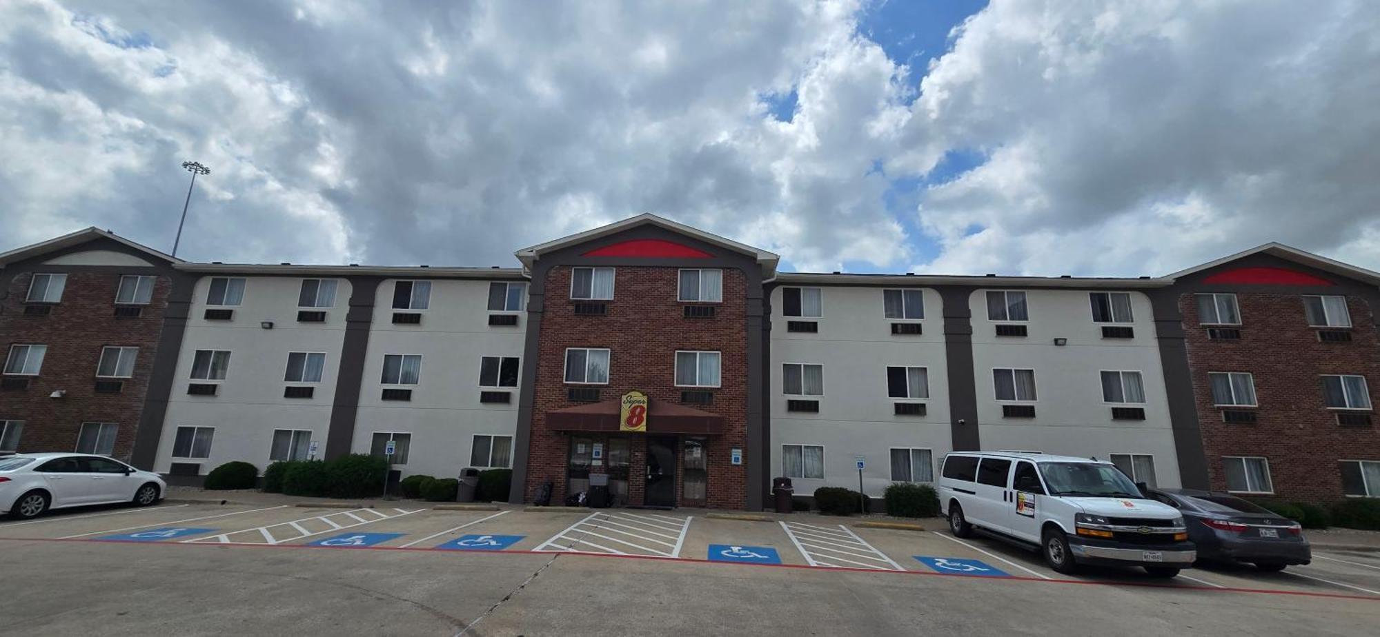 Super 8 By Wyndham Irving Dfw Airport/South Hotel Екстериор снимка