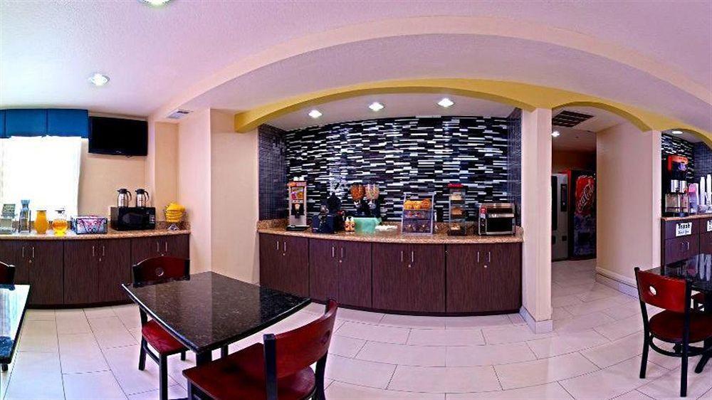 Super 8 By Wyndham Irving Dfw Airport/South Hotel Екстериор снимка